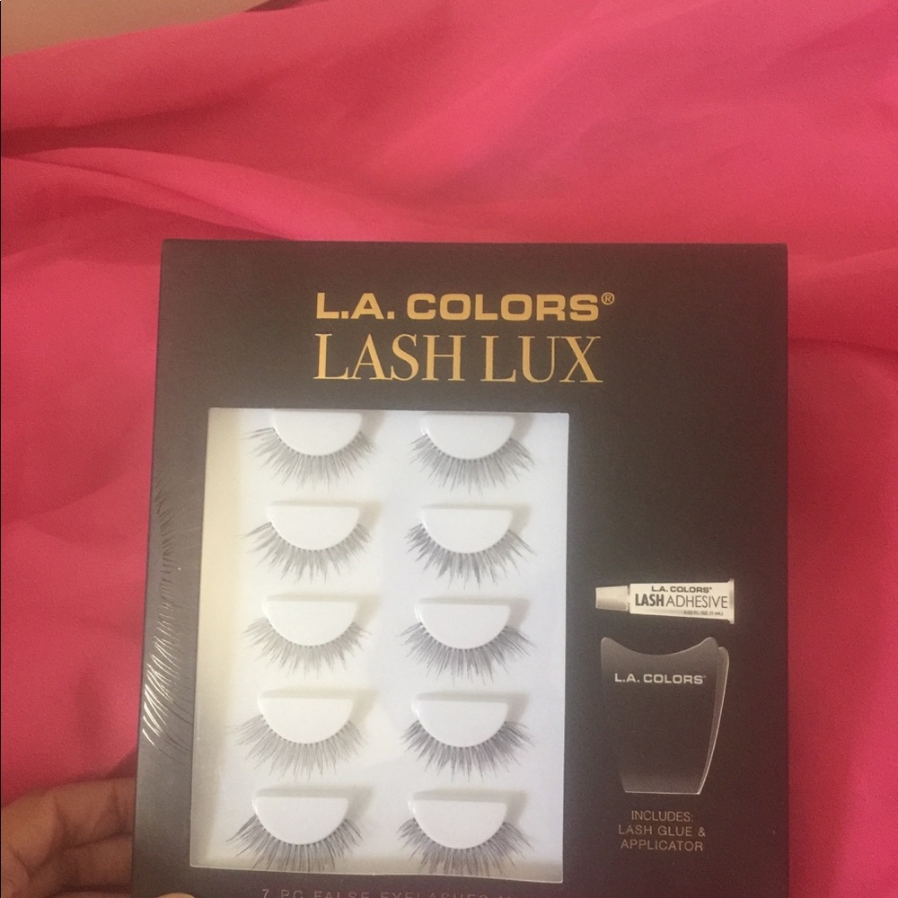 Faux lashes/fake lashes